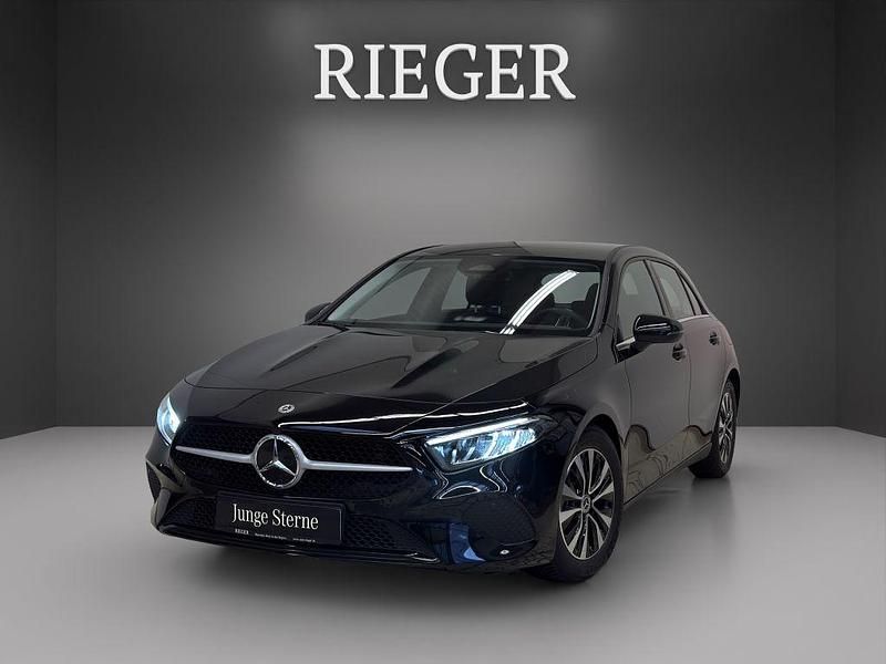 Unilack nachtschwarz Gebraucht 2024 Mercedes A180 Limousine | 28.433 € (Fairer Preis) - Bild 1/4
