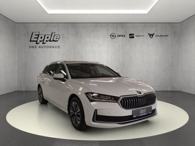 Weiß Gebraucht 2024 Skoda Superb Selection Kombi | 39.490 € (Superpreis) - Bild 1/4