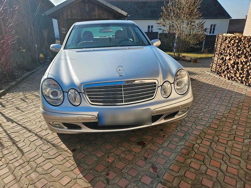 Second-hand Mercedes E200 163 CP (119 kW) 2003 Argintiu Berlinǎ