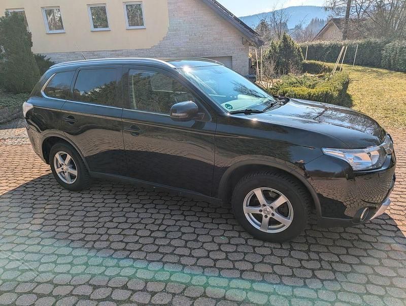 Gebraucht Mitsubishi Outlander 150 PS (110 kW) 2014 Schwarz SUV