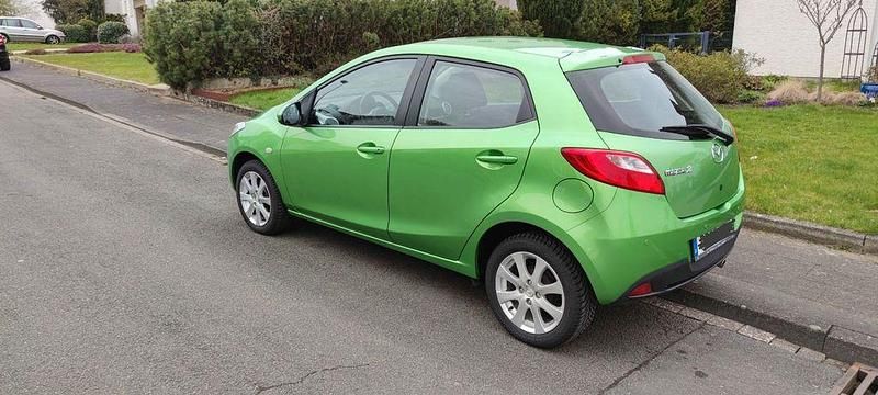 Gebraucht Mazda 2 Independence 75 PS (55 kW) 2010 Grün Kleinwagen