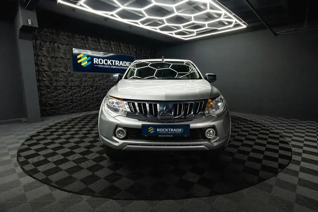 Gebraucht Mitsubishi L200 Plus 181 PS (133 kW) 2017 Silber Pickup