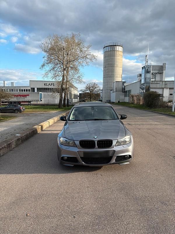 Gebraucht BMW 330 245 PS (180 kW) 2011 Grau Limousine