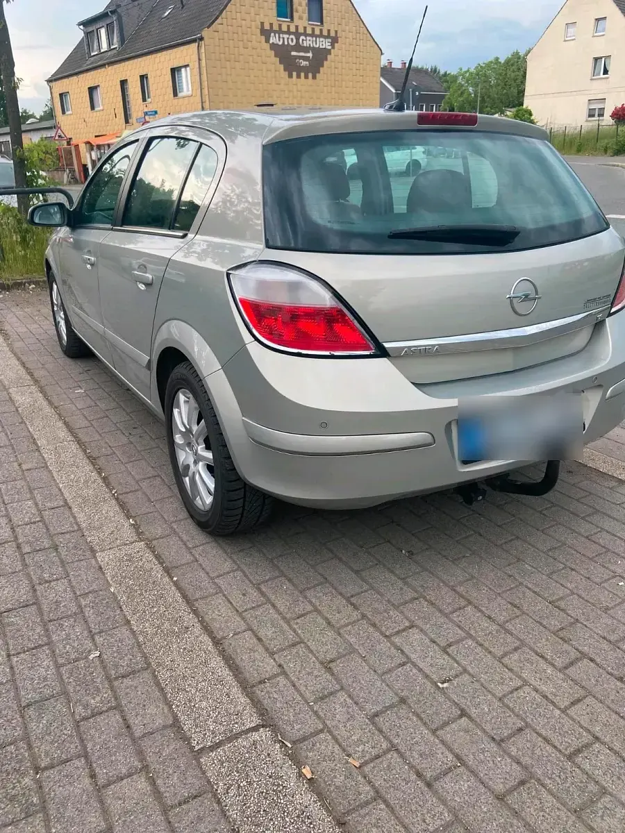 Gebraucht Opel Astra 125 PS (91 kW) 2007 Silber Kleinwagen