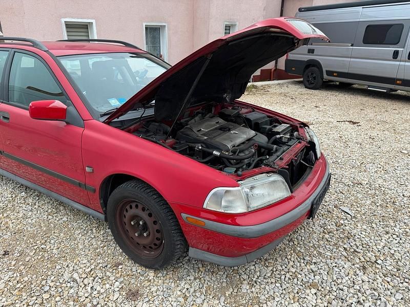 Gebraucht Volvo V40 115 PS (84 kW) 1997 Rot Kombi