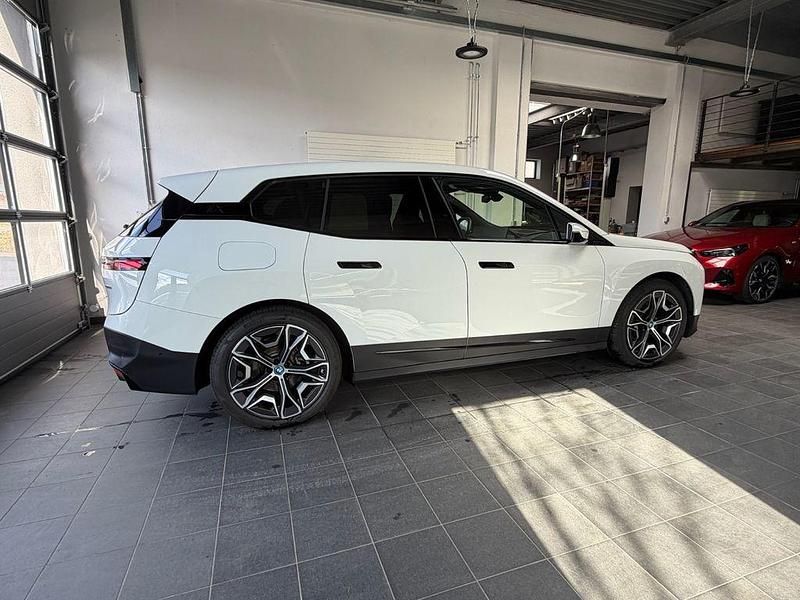 Gebraucht BMW iX 239 kW (326 PS) 2024 Alpinweiss iii SUV