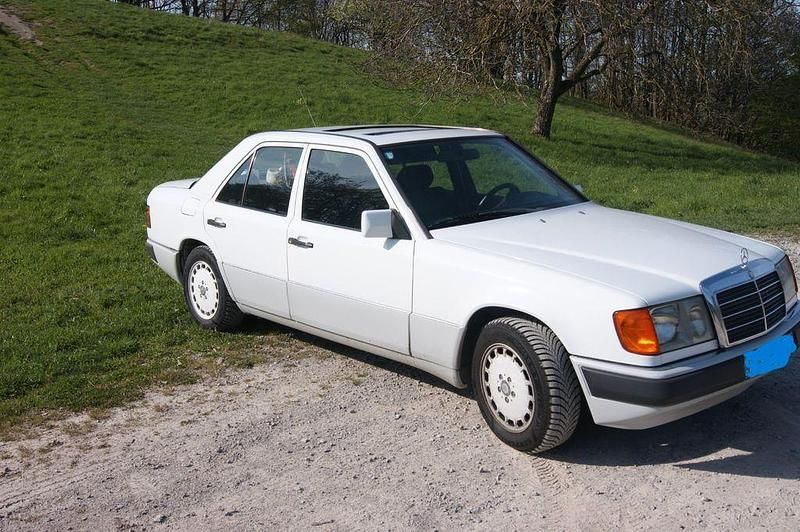 Gebraucht Mercedes E230 132 PS (97 kW) 1990 Weiß Limousine