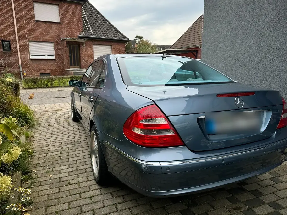 Gebraucht Mercedes E280 190 PS (139 kW) 2005 Blau Limousine