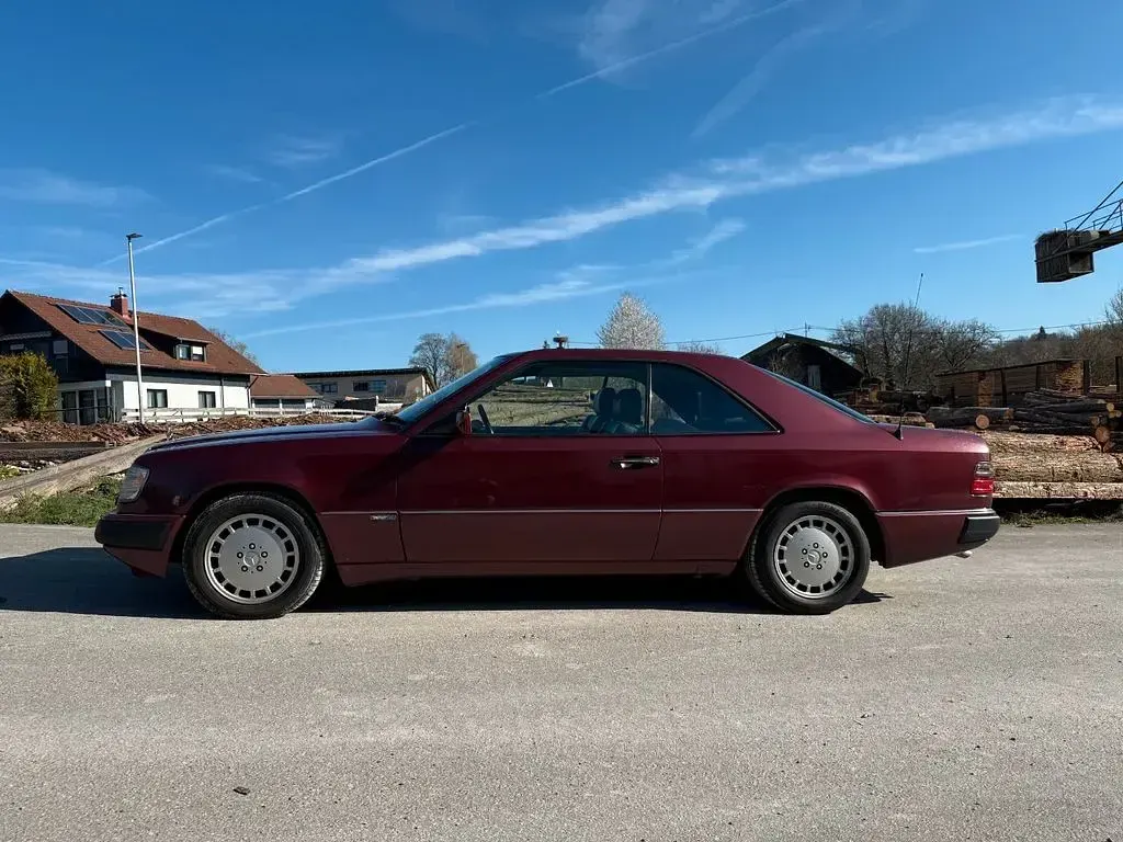 Second-hand Mercedes E300 Sportline 179 CP (131 kW) 1990 Roșu