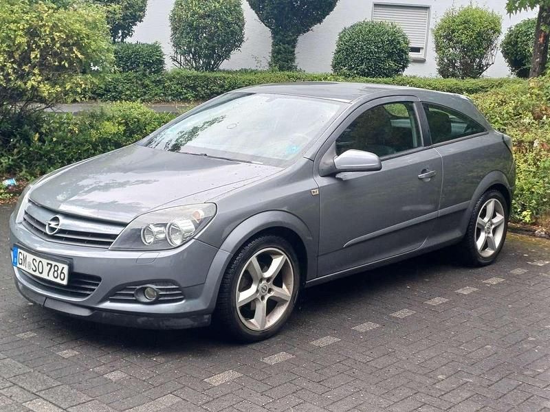 Grau Gebraucht 2005 Opel Astra GTC Kleinwagen | 1.890 € (Fairer Preis) - Bild 1/4