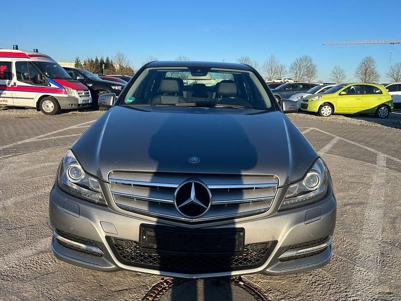 Gebraucht Mercedes C180 156 PS (114 kW) 2011 Silber Limousine