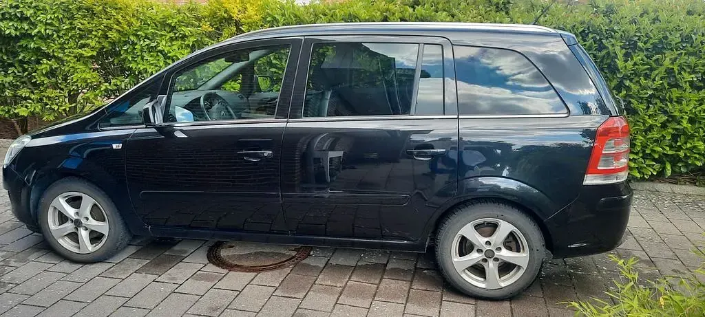 Gebraucht Opel Zafira Family 116 PS (85 kW) 2012 Schwarz Van / Kleinbus