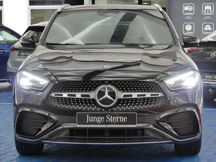 Gebraucht Mercedes GLA200 AMG line Plus 163 PS (119 kW) 2025 Unilack nachtschwarz SUV