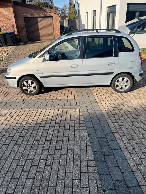 Silber Gebraucht 2004 Hyundai Matrix GLS Van / Kleinbus | 2.550 € - Bild 1/4