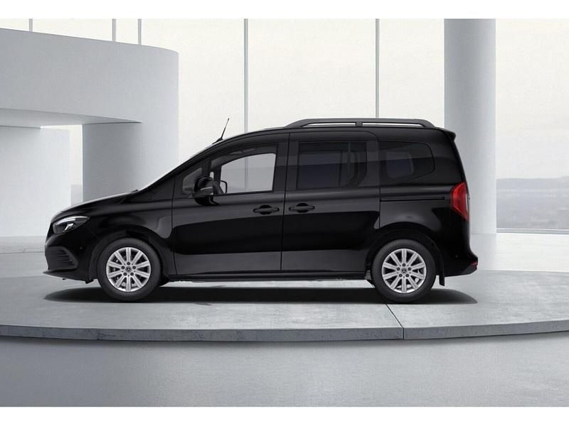 Gebraucht Mercedes T180 Progressive 116 PS (85 kW) 2024 Loparitschwarz metallic Van / Kleinbus