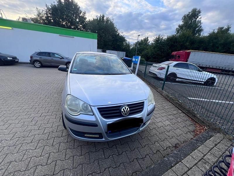 Grau Gebraucht 2007 VW Polo Comfortline Limousine | 1.590 € (Fairer Preis) - Bild 1/4