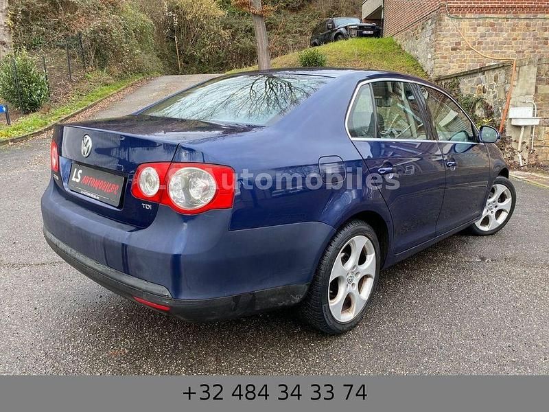 Gebraucht VW Jetta 105 PS (77 kW) 2006 Blau Limousine