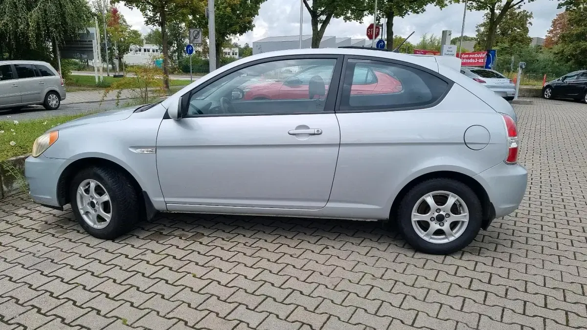 Gebraucht Hyundai Accent 97 PS (71 kW) 2007 Grau Kleinwagen