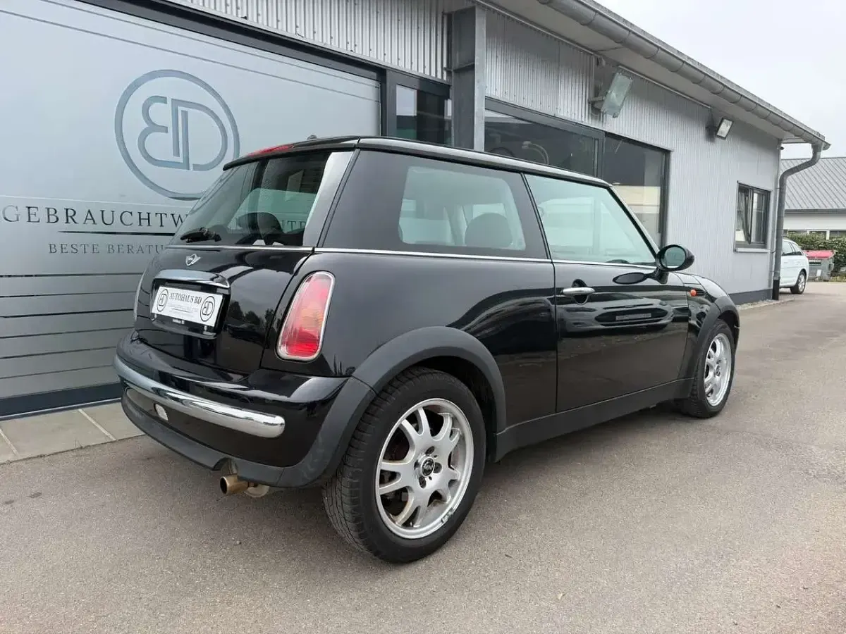 Gebraucht Mini ONE 90 PS (66 kW) 2004 Cosmos black Kleinwagen