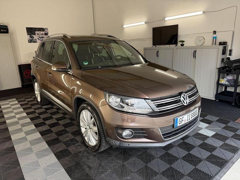 Braun Gebraucht 2014 VW Tiguan Life SUV | 11.200 € (Guter Preis) - Bild 1/4