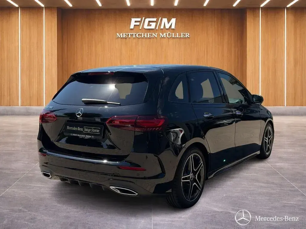 Gebraucht Mercedes B180 AMG 136 PS (100 kW) 2025 Lack kosmosschwarz Kleinwagen