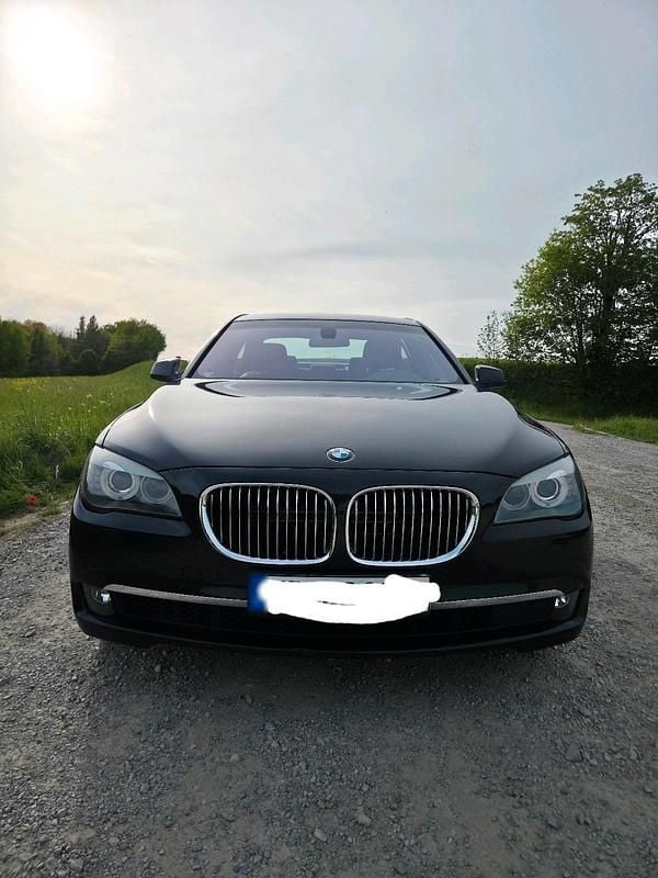 Second-hand BMW 750 408 CP (300 kW) 2011 Negru Berlinǎ