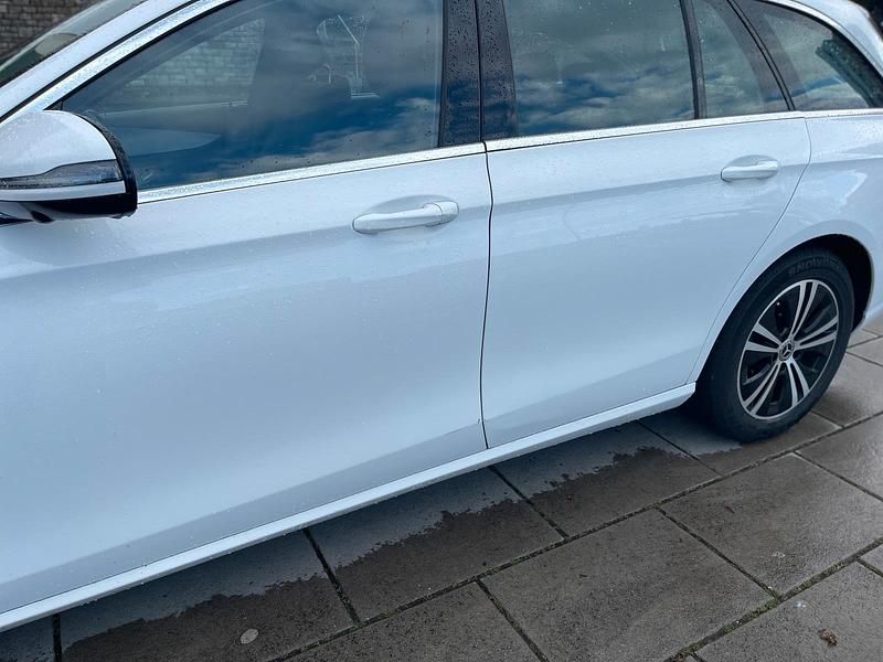 Gebraucht Mercedes E220 2023 Weiß Kombi