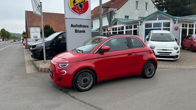 Rot Gebraucht 2022 Fiat 500e Cabrio | 17.990 € (Superpreis) - Bild 1/4