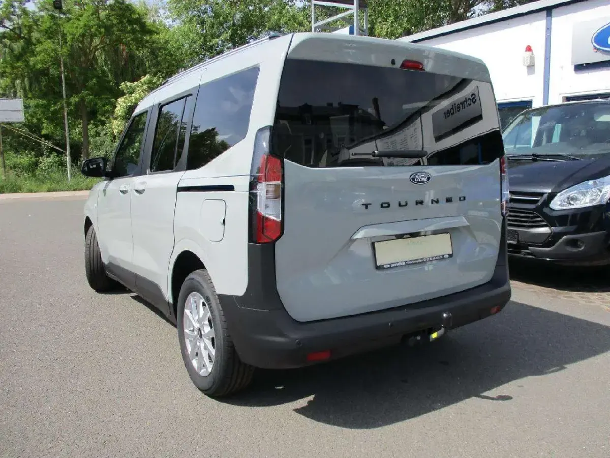 Gebraucht Ford Tourneo Courier Titanium 125 PS (91 kW) 2025 Cactus gray Van / Kleinbus