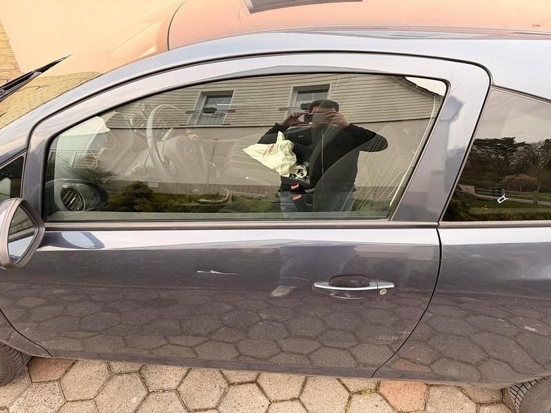 Gebraucht Opel Corsa Edition 70 PS (51 kW) 2010 Grau Kleinwagen