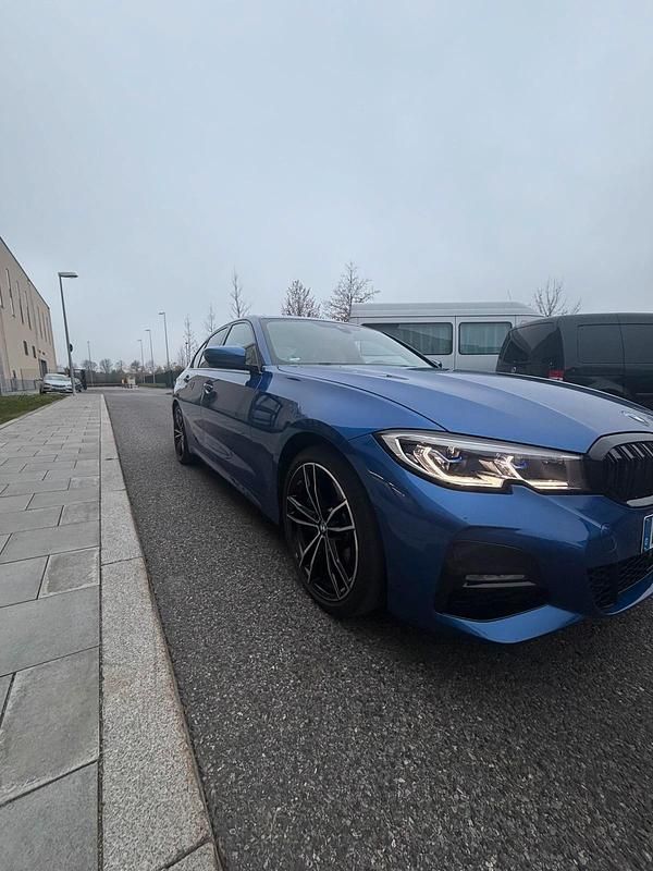 Gebraucht BMW 330e iPerformance 292 PS (214 kW) 2019 Blau Limousine