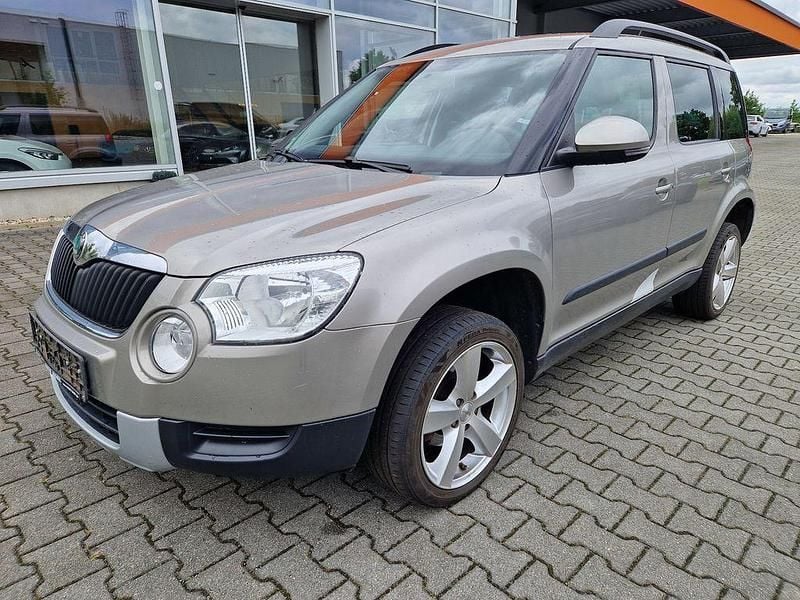 Silber Gebraucht 2013 Skoda Yeti SUV | 6.850 € (Superpreis) - Bild 1/4