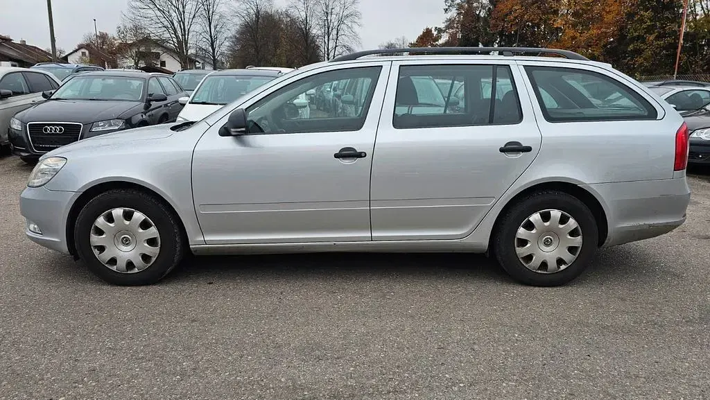 Gebraucht Skoda Octavia Classic 102 PS (75 kW) 2012 Silber Kombi