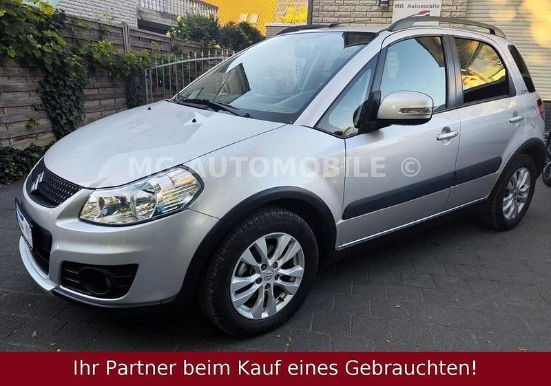 Silber Gebraucht 2015 Suzuki SX4 Club Limousine | 11.799 € (Etwas zu teuer) - Bild 1/4