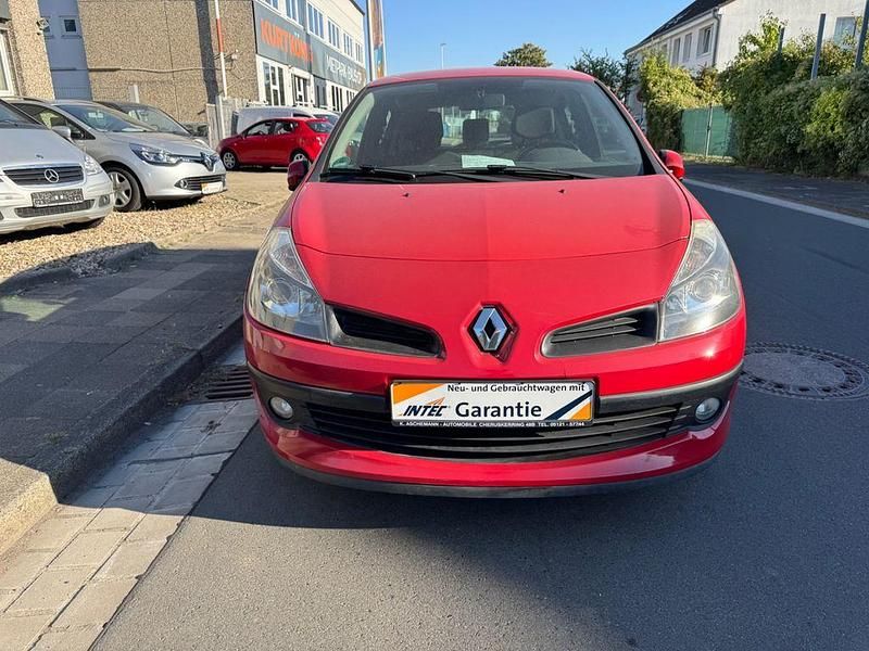 Rot Gebraucht 2006 Renault Clio III Dynamique Kleinwagen | 5.499 € (Teuer) - Bild 1/4
