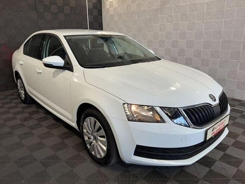 Weiß Gebraucht 2018 Skoda Octavia Active Limousine | 14.950 € (Fairer Preis) - Bild 1/4