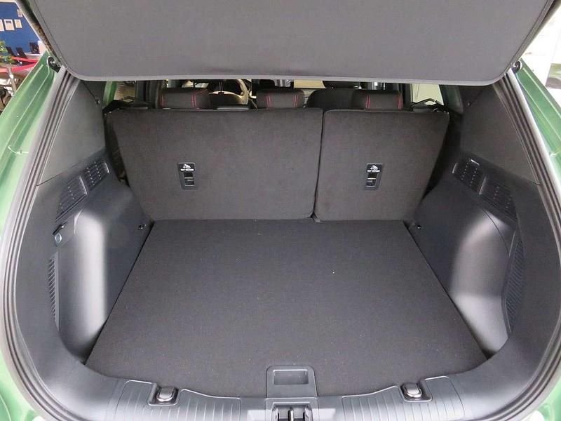 Neu Ford Kuga ST-Line 186 PS (136 kW) 2025 Bursting green SUV