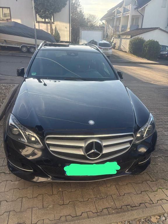 Schwarz Gebraucht 2014 Mercedes E350 Avantgarde Kombi | 18.900 € (Etwas zu teuer) - Bild 1/4