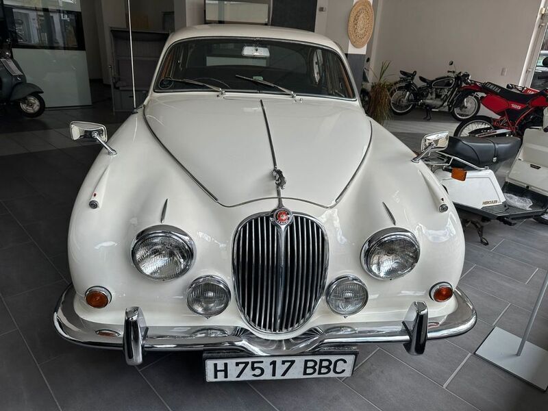 Weiß Gebraucht 1968 Jaguar MK II Limousine | 26.990 € - Bild 1/4