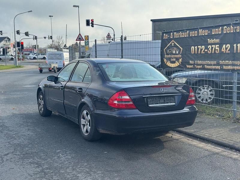 Gebraucht Mercedes E200 163 PS (119 kW) 2003 Blau Limousine