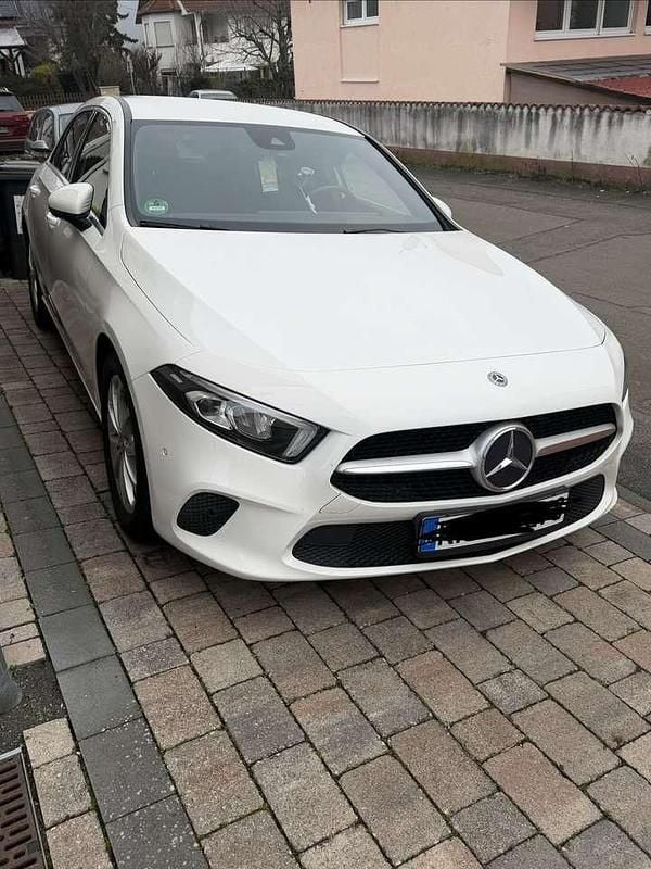 Weiß Gebraucht 2018 Mercedes A200 Style Kleinwagen | 18.900 € (Fairer Preis) - Bild 1/4