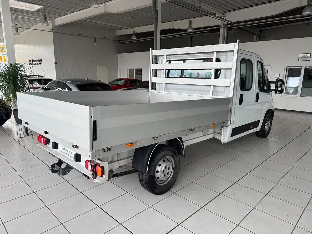 Gebraucht Opel Movano 140 PS (102 kW) 2023 Casabl/arctic/eisweiss/kaolin Van
