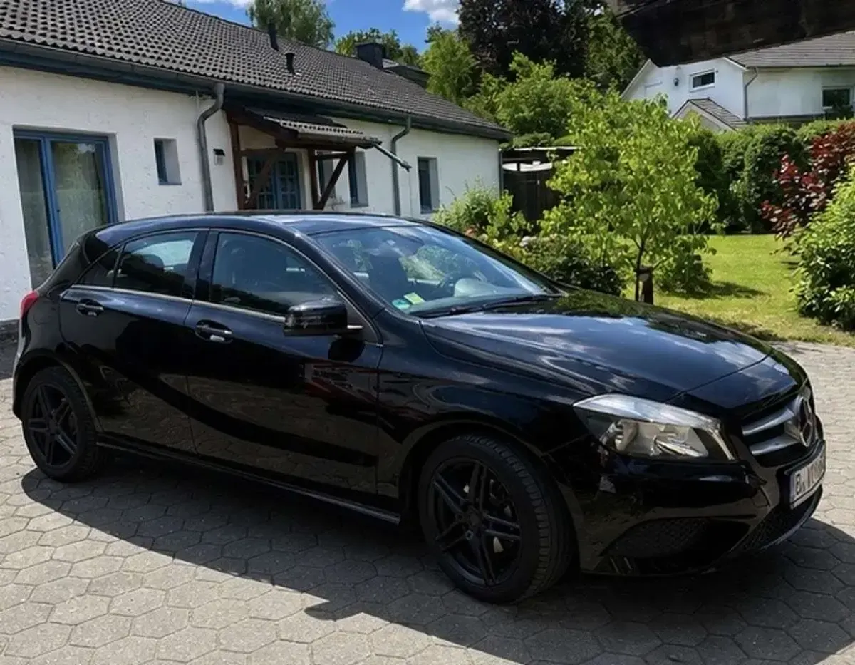 Gebraucht Mercedes 180 122 PS (89 kW) 2013 Schwarz Limousine