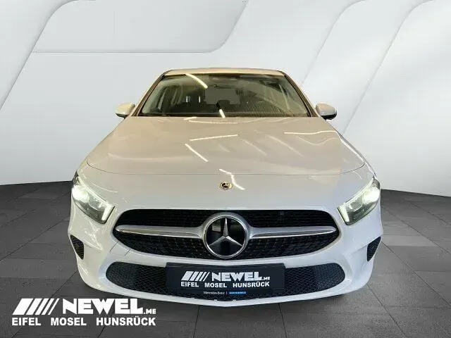 Gebraucht Mercedes A250 160 PS (117 kW) 2022 Polarweiß Limousine