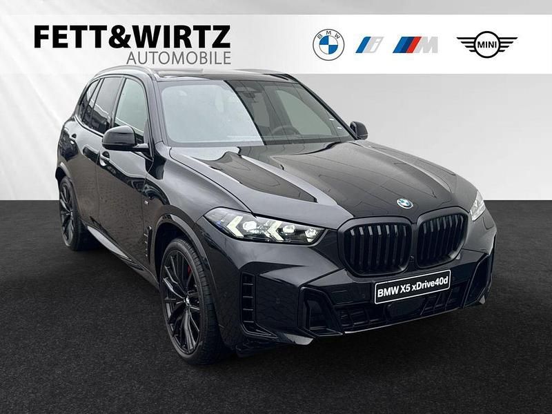 Saphirschwarz metallic Neu 2025 BMW X5 M Sport SUV | 107.990 € (Etwas zu teuer) - Bild 1/3