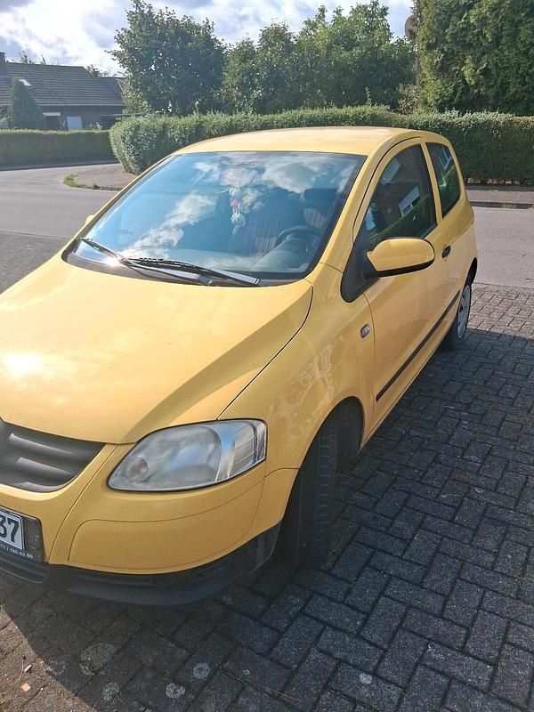 Gelb Gebraucht 2005 VW Fox Kleinwagen | 480 € (Superpreis) - Bild 1/3