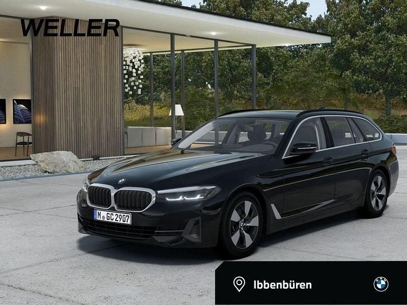 Black sapphire (schwarz) Gebraucht 2022 BMW 520 Comfort Edition Kombi | 34.950 € (Fairer Preis) - Bild 1/4