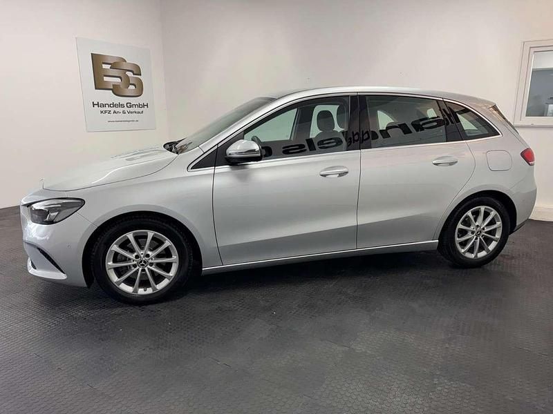 Gebraucht Mercedes B200 150 PS (110 kW) 2019 Silber Van / Kleinbus