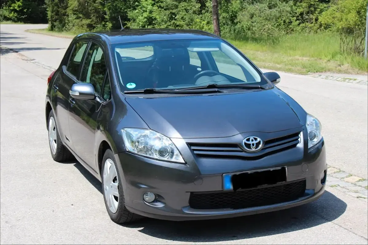 Gebraucht Toyota Auris 131 PS (96 kW) 2011 Grau Kleinwagen