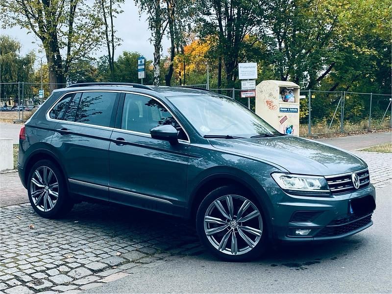 Grau Gebraucht 2018 VW Tiguan Highline SUV | 15.900 € (Teuer) - Bild 1/4